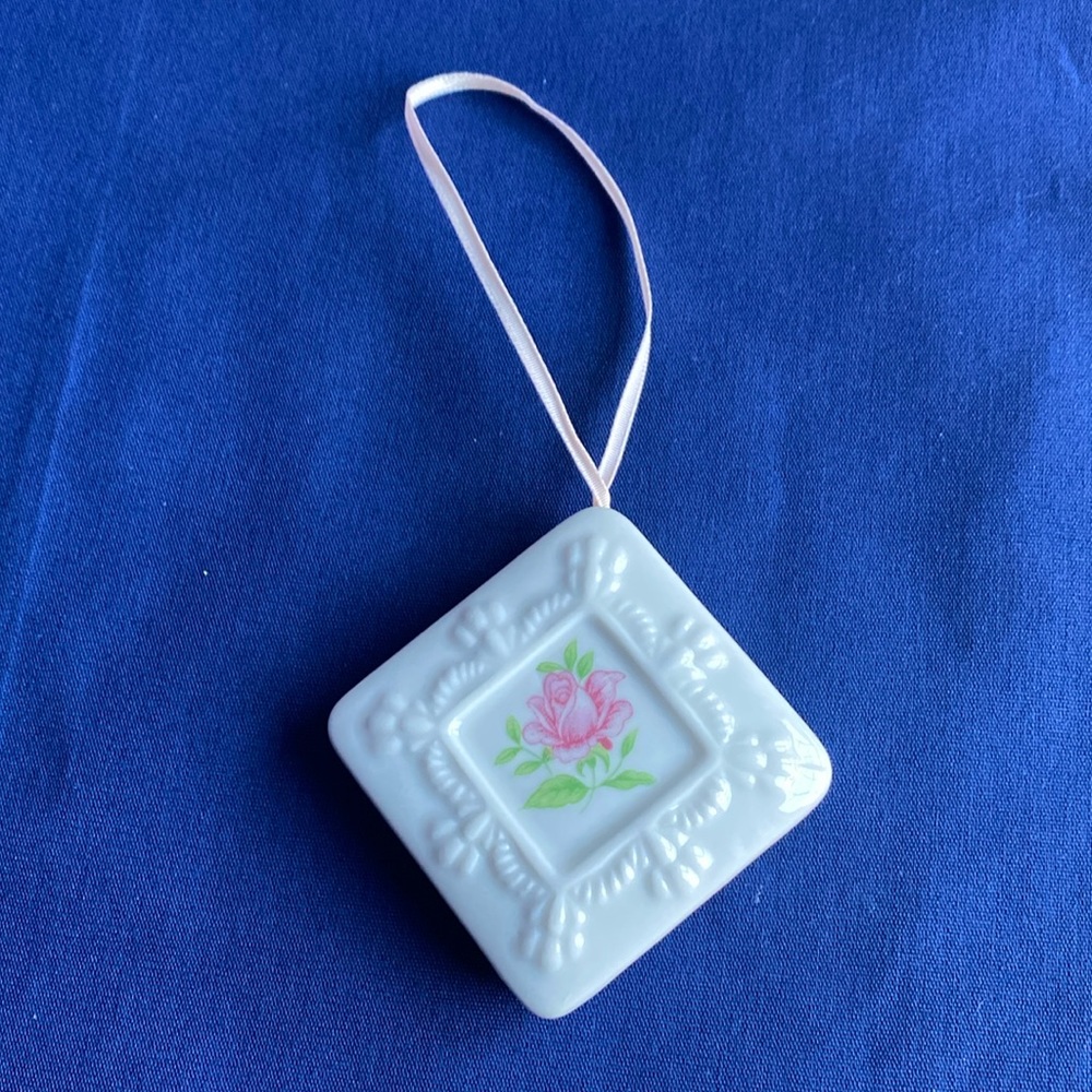 VTG Hanging Ceramic Pomander Sachet